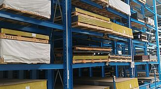 Mobile cantilever racking