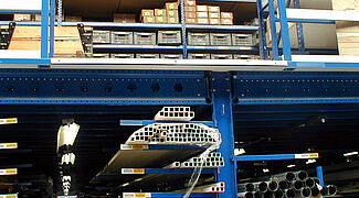Cantilever rack with built-on mezzanine floor