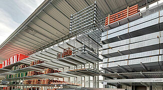 Cantilever rackimg with roof
